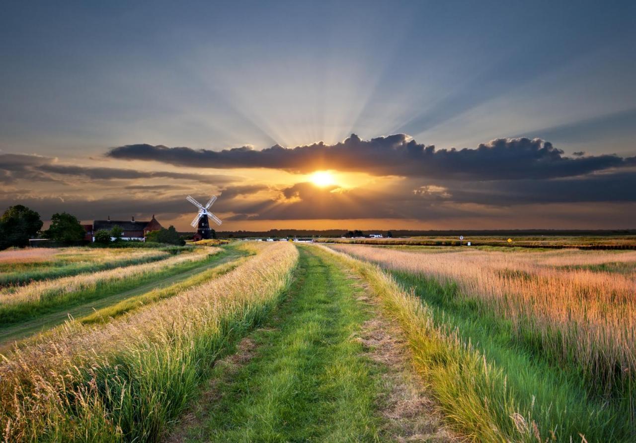Superb Stokesby Barn Apartment - Norfolk Broads & Norwich Dış mekan fotoğraf